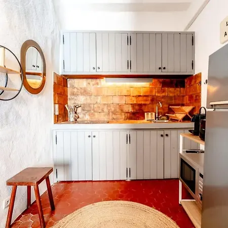 Heart Of The Village Apartment